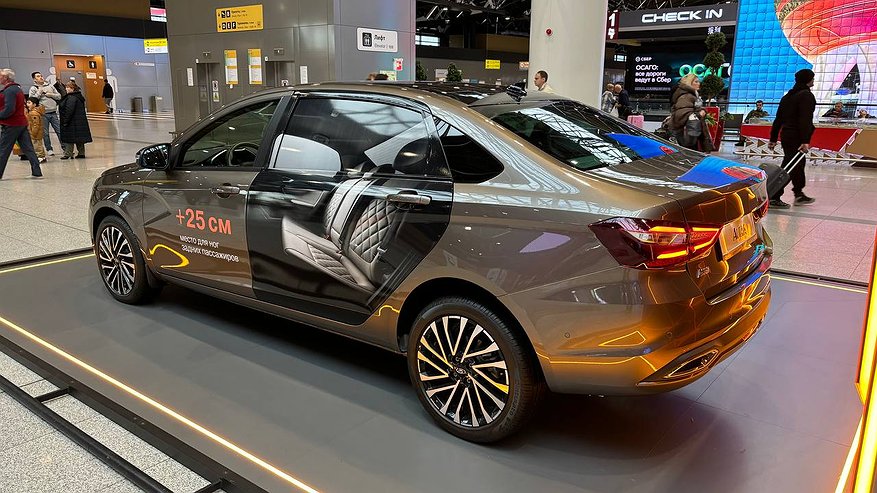 Главная картинка новости: Неделю поездил на Ладе Искре - стало стыдно за АвтоВАЗ: как ведет себя машина и стоит ли покупать - рассказываю честно