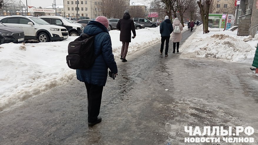 Главная картинка новости: Синоптики предупреждают челнинцев о гололедице и порывах ветра до 17 м/с