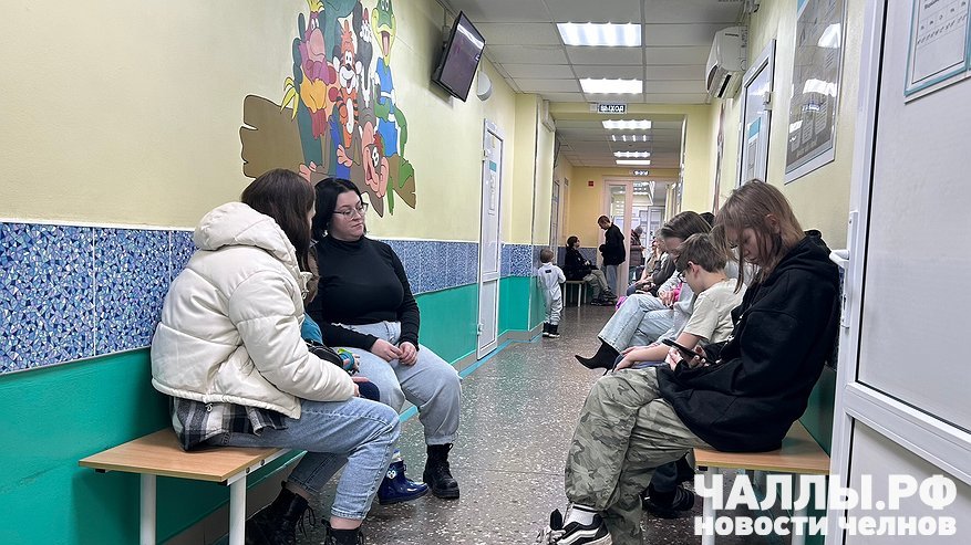 Главная картинка новости: Рост на 20% за неделю: в челнинских школах из-за ОРВИ закрывают классы