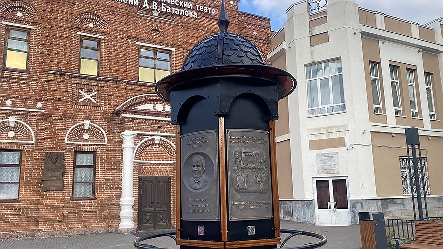 Главная картинка новости: Безруков и Миронов поручились за экс-директора бугульминского театра