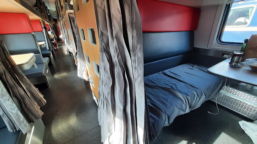 Главная картинка новости: Людям делают как лучше, а они все ломают: куда из поездов пропали те самые шторки для приватности