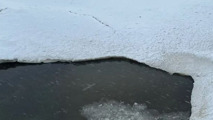 Главная картинка новости: Рыбаков Набережных Челнов просят не выходить на лед