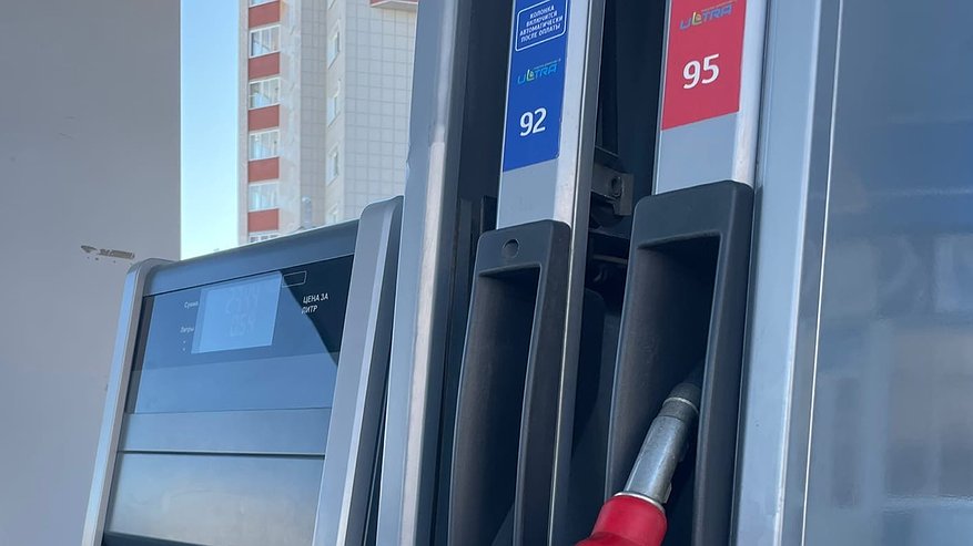 Главная картинка новости: Сотрудник НПЗ объяснил, почему 92-й бензин нередко выигрывает у АИ-95 — и дело не только в цене