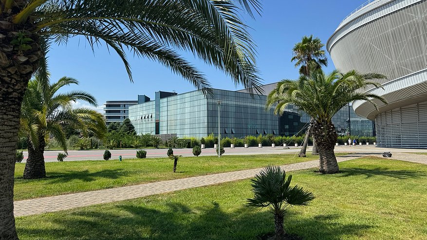 Главная картинка новости: Дешевле отдыха в Сочи, и там уважают россиян: на январские каникулы улетаю на этот элитный курорт