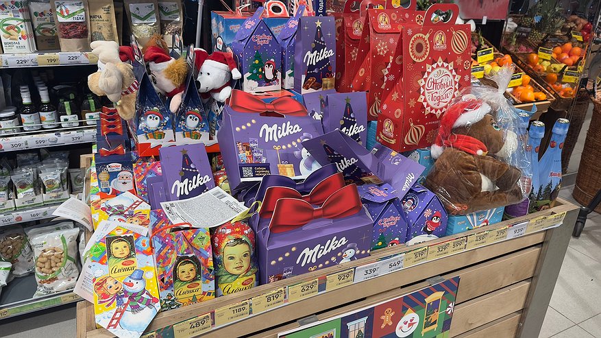 Главная картинка новости: Отрава в блестящей обертке: Роскачество составило список новогодних подарков, опасных для детей