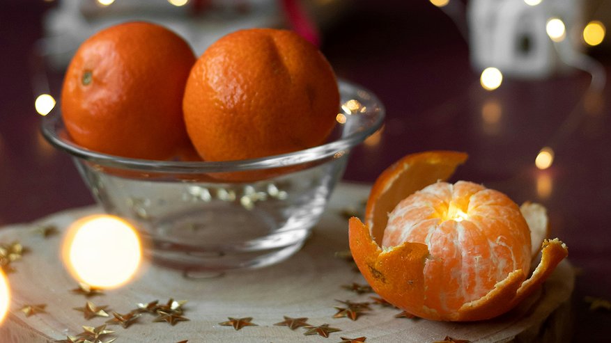 Главная картинка новости: Мандариновые корки не выбрасываю, посыпаю солью — радуют до Нового года: шикарный лайфхак