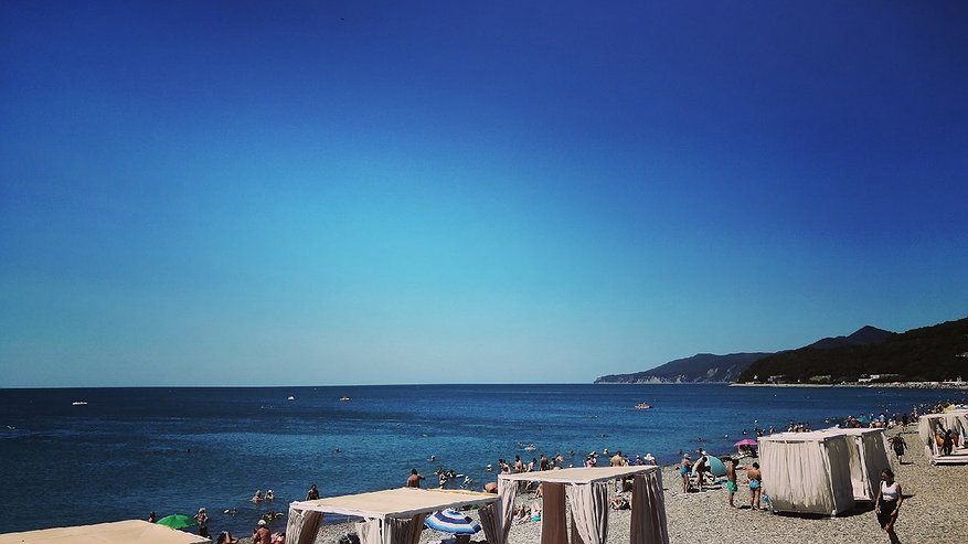 Главная картинка новости: Местных все меньше, медицина на нуле: россиянка переехала в Сочи и не стала молчать о реальной жизни в городе-курорте