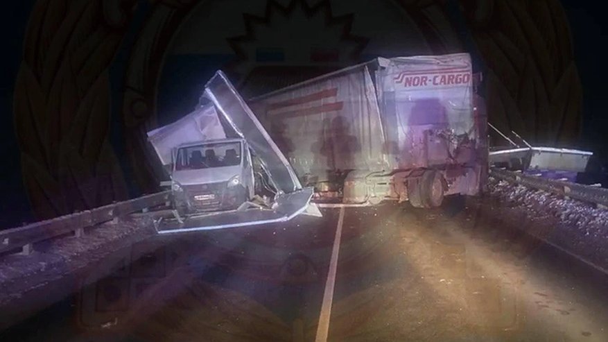 Главная картинка новости: Водитель ГАЗели погиб в лобовом столкновении с грузовиком в Татарстане