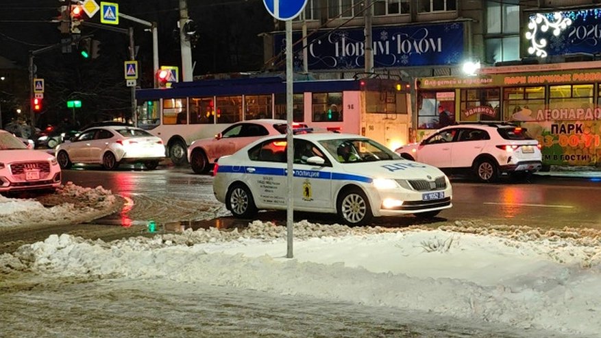 Главная картинка новости: В ГАИ пояснили - что делать, если вы уже пересекли стоп-линию и загорелся красный сигнал светофора