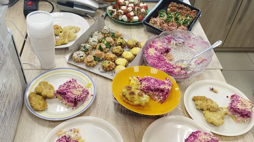 Главная картинка новости: Роскомнадзор напомнил татарстанцам, как хранить новогодние салаты.