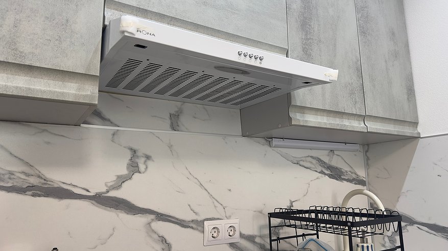 Главная картинка новости: Почему дальновидные хозяева всё чаще отказываются от кухонной вытяжки: оказалось, есть вариант тише, проще и надежнее