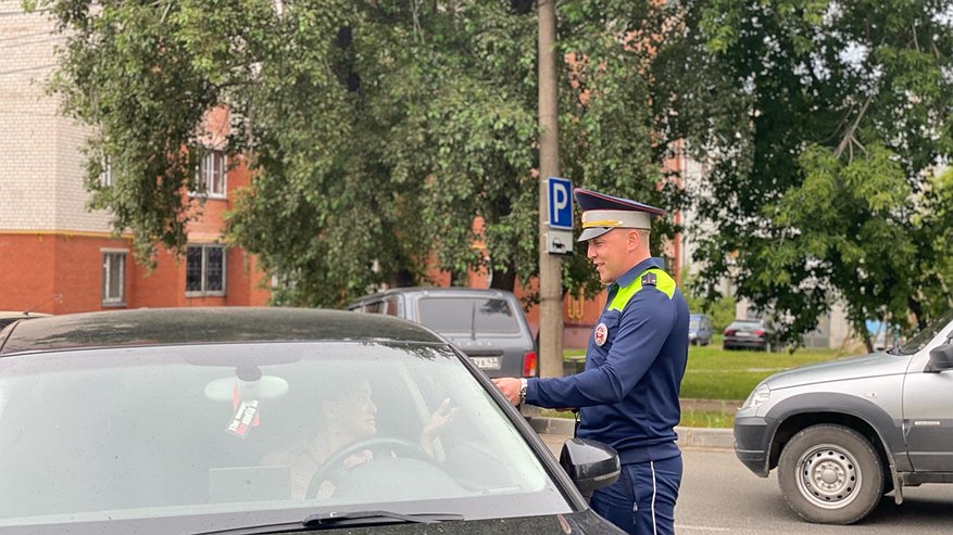 Главная картинка новости: Не попадись в ловушку ГАИ: зачем инспектор на самом деле спрашивает "Куда едете?" и какой ответ лучше дать