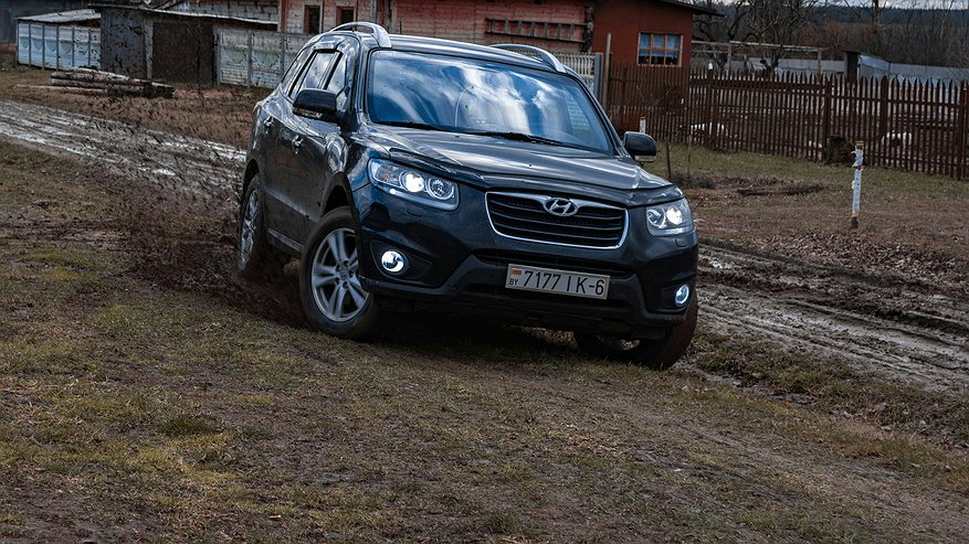 Главная картинка новости: Потратил 2,8 млн на Hyundai Santa Fe вместо BMW X5 — и теперь не понимаю, зачем платил за "премиум"