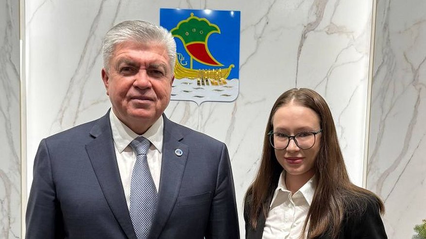 Главная картинка новости: Мэр Челнов представил нового молодого советника