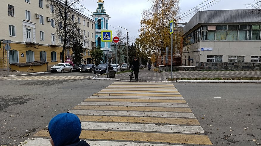 Главная картинка новости: Шаг на "зебру" больше не аргумент: когда водитель обязан уступить пешеходу и что говорить инспектору ГИБДД