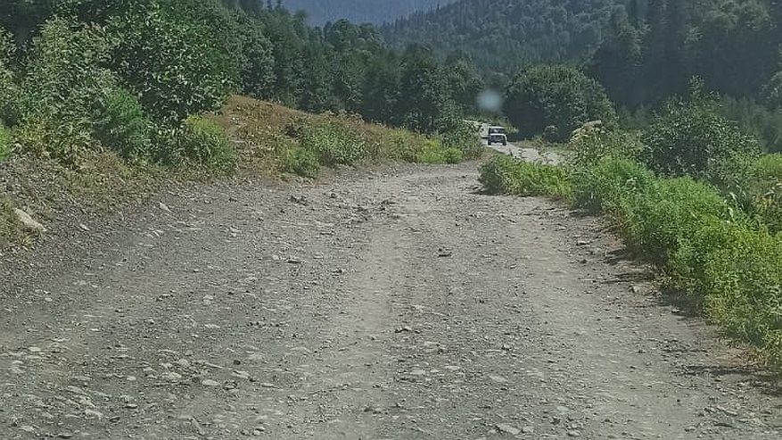 Главная картинка новости: "Жесть на абхазских дорогах: что творят местные у границы. Мы еле ноги унесли" - честный отзыв российских туристов о поездке в Абхазию