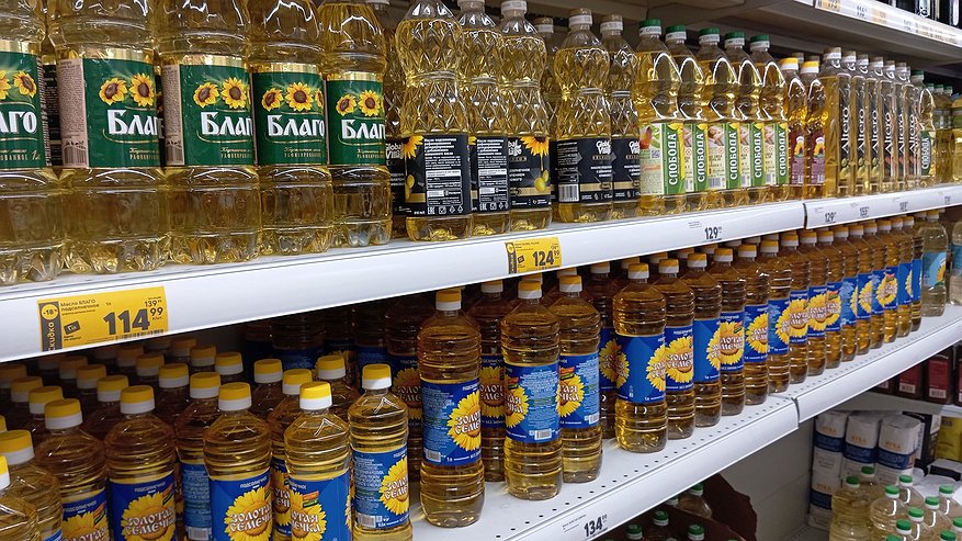 Главная картинка новости: Янтарная отрава в красивой бутылке: Роскачество назвало худшие марки растительного масла