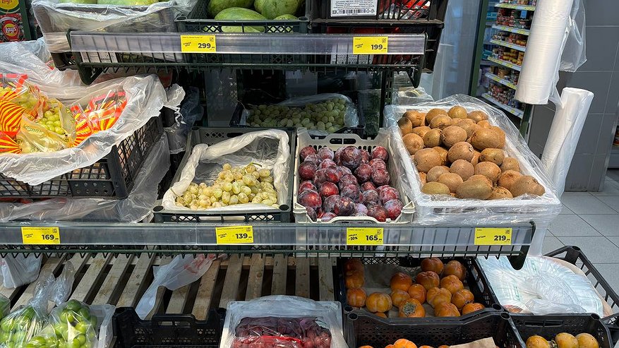 Главная картинка новости: Эта ягода — очень вредная: а мы ее покупаем как деликатес, еще и детям даем