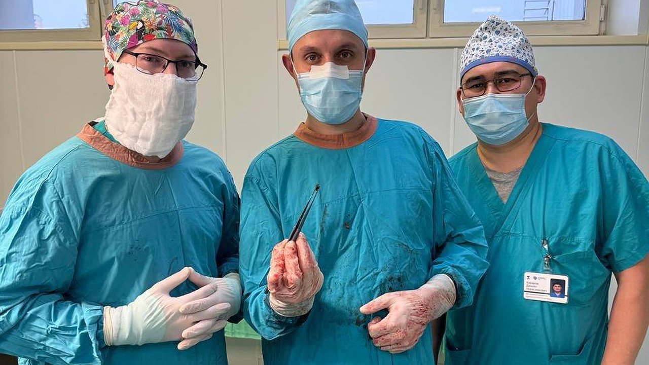 Главная картинка новости: Хирурги Казани спасли бойца СВО от разрыва вены из-за осколка у печени