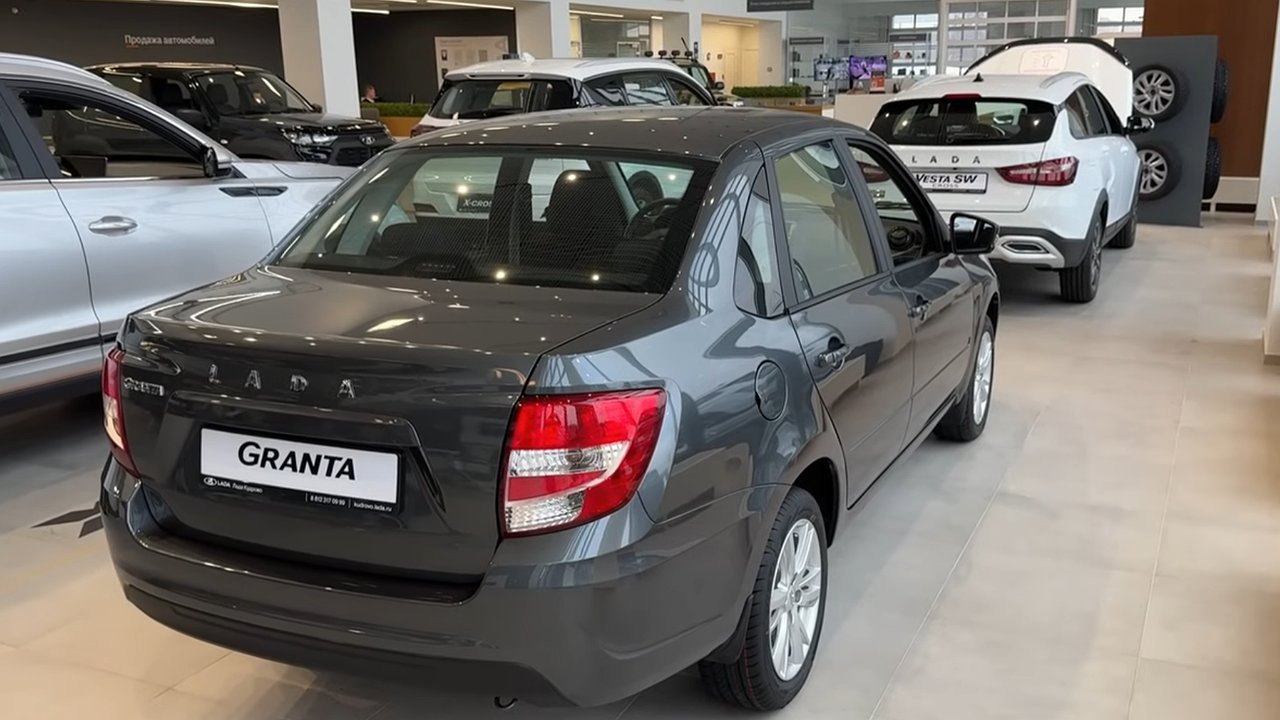 Главная картинка новости: АвтоВАЗ смеётся над нами? Неделя на Lada Granta-2025 выявила 5 проблем, которые сложно игнорировать