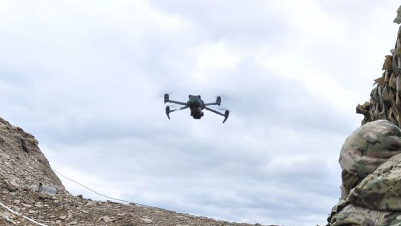 Главная картинка новости: В ночь на 17 января над регионами России сбили 99 вражеских беспилотников