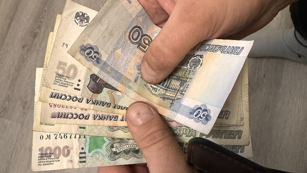 Главная картинка новости: В Тукаевском районе горе-отец задолжал своим детям больше 400 тысяч рублей