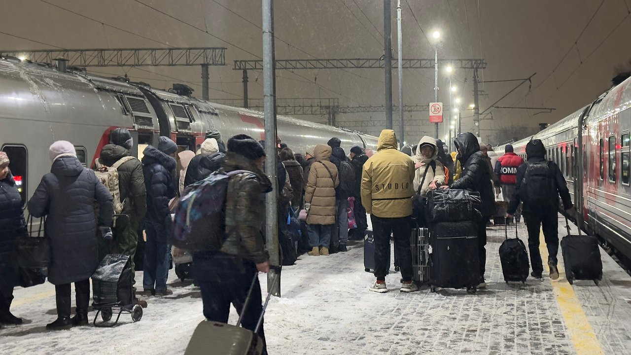 Главная картинка новости: К столику в плацкарте больше не подойти - в новых вагонах их начнут делать совсем по-другому