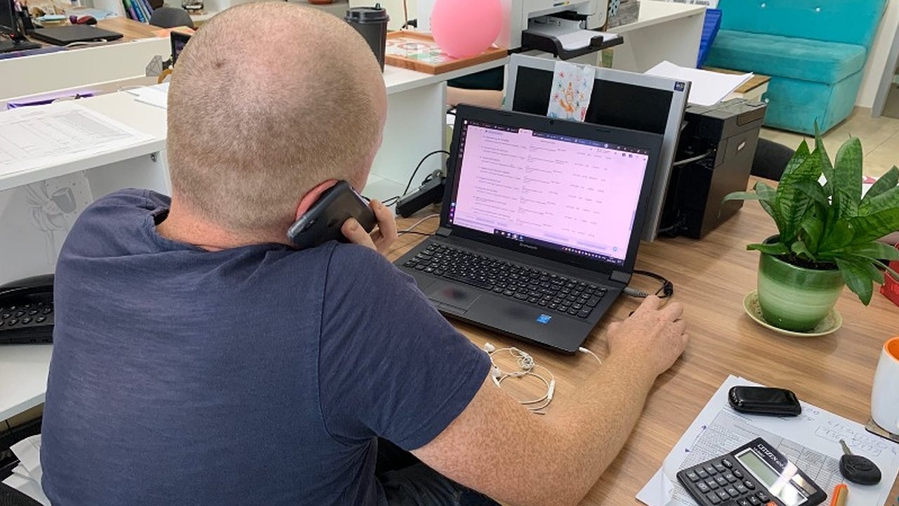 Главная картинка новости: В Челнах мужчина лишился всех сбережений после звонка о "взломанном счете"