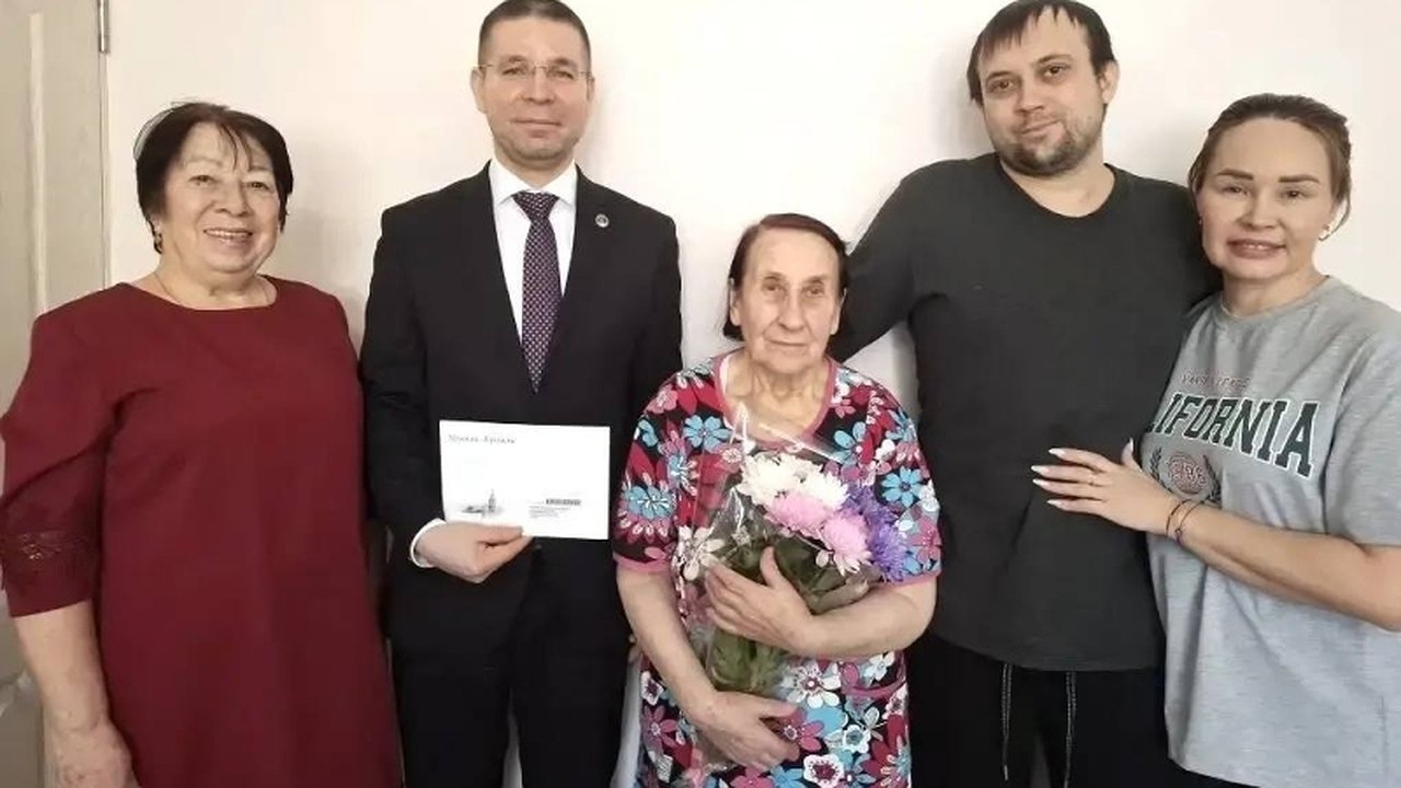 Главная картинка новости: В Набережных Челнах 89-ый день рождения отмечает бывшая узница концлагеря