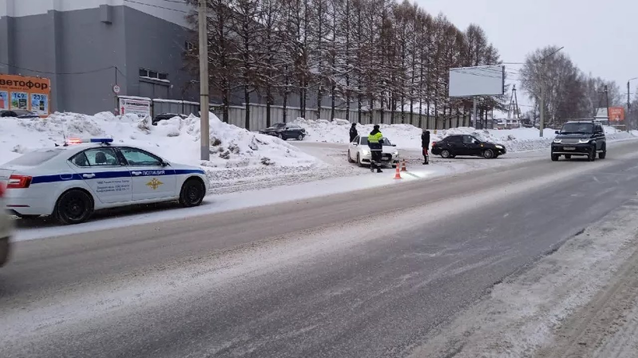 Главная картинка новости: Что обязательно нужно возить в машине в 2026 году - и какой штраф за отсутствие: совет автоюриста