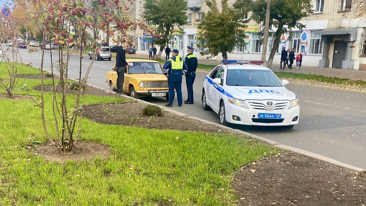 Главная картинка новости: Права остались дома? Запомните раз и на всю жизнь: как правильно действовать и что говорить инспектору ГИБДД