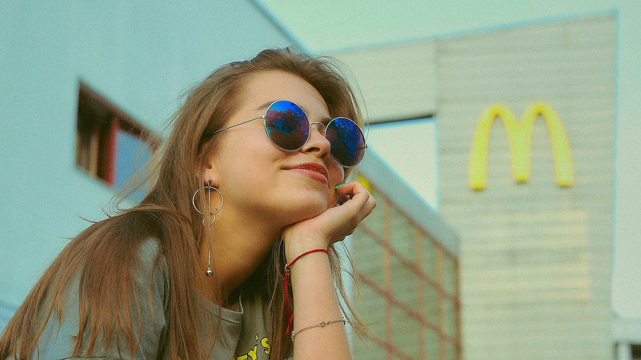 Главная картинка новости: Не моются и не красятся: правда ли, что молодёжь в 2025 году отказалась от гигиены — и что на самом деле происходит