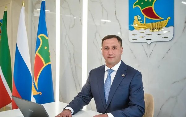 Самый молодой градоначальник Челнов Фарид Салахов празднует 40-летие