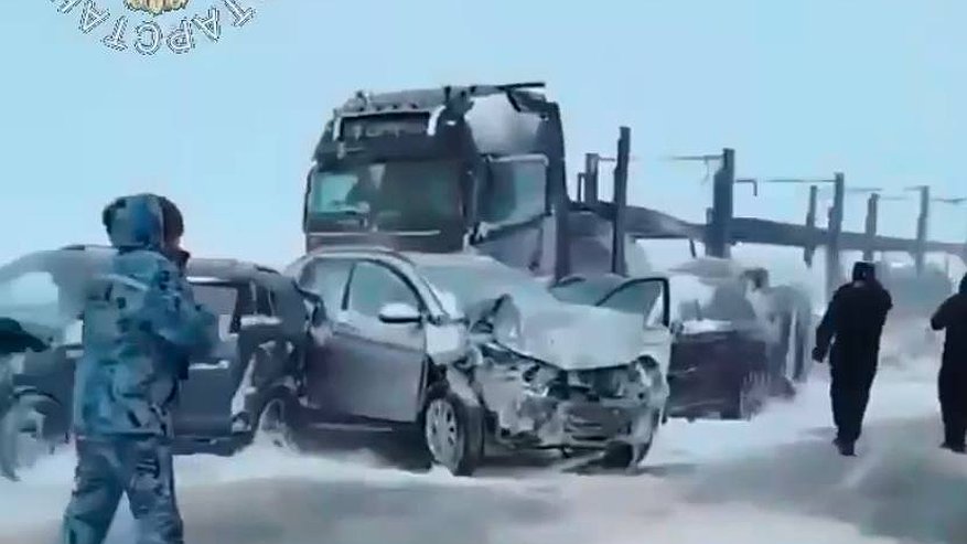 Главная картинка новости: В Татарстане массовое ДТП унесло жизни четырех человек