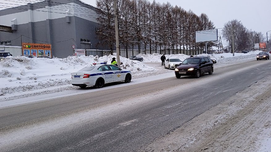 Главная картинка новости: Больше не нужно включать ближний свет днём? Почему многие уже ездят без фар? Мифы, правда и вся суть новых ПДД-2025