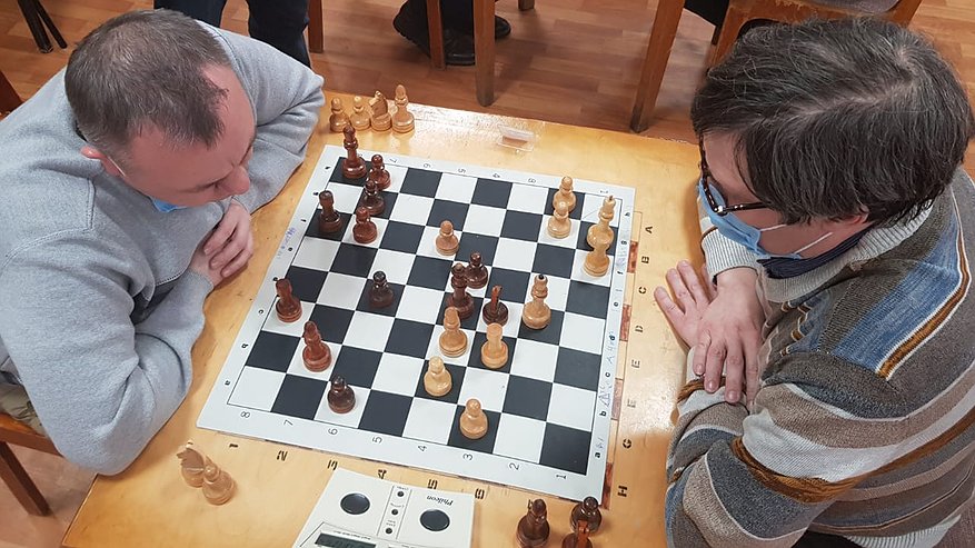 Главная картинка новости: На «КАМАЗе» стартовали бесплатные уроки шахмат