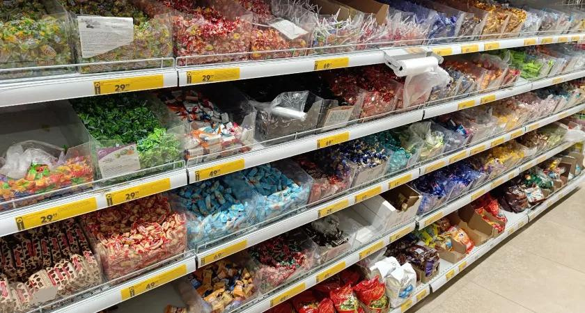 Почему продавцы «Пятёрочек» и «Магнитов» сами не берут конфеты на развес — и друзьям не советуют