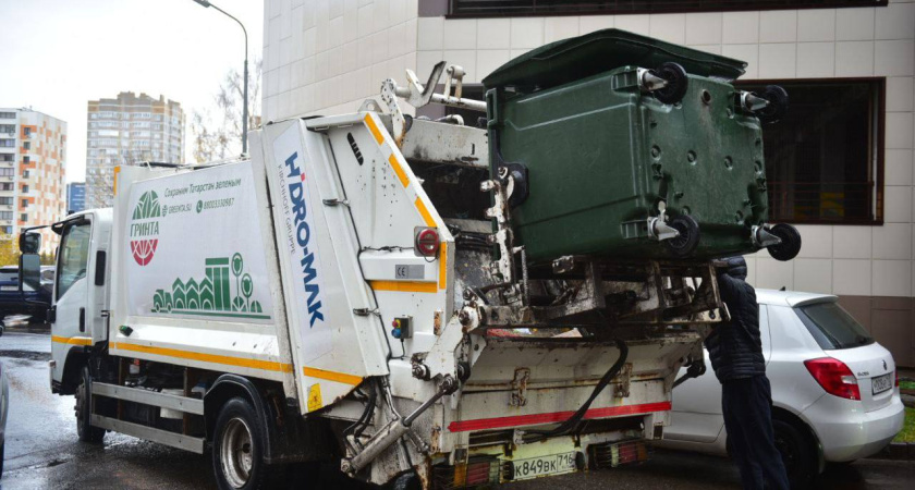 Челны получили большую партию современных контейнеров для отходов