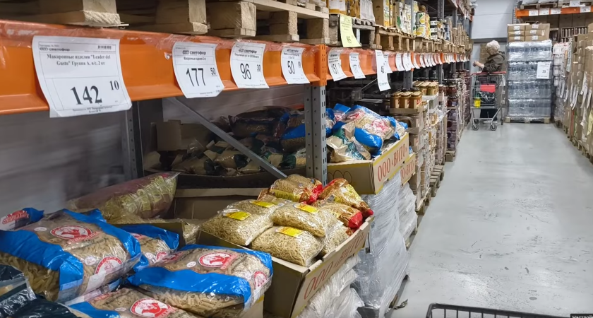 Бывшая сотрудница "Светофора" рассказала правду о поставщиках и качестве продуктов: вот что в магазине покупают сами работники