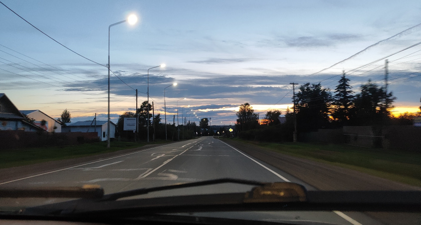 В вопросе поставлена точка: автоэксперт объяснил, можно ли завершить обгон через сплошную, если начал через прерывистую