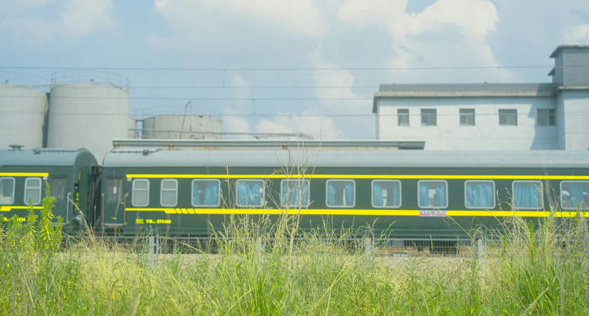 Россиянин сел в элитный поезд в Казахстане и потерял дар речи: вот что больше всего удивило мужчину