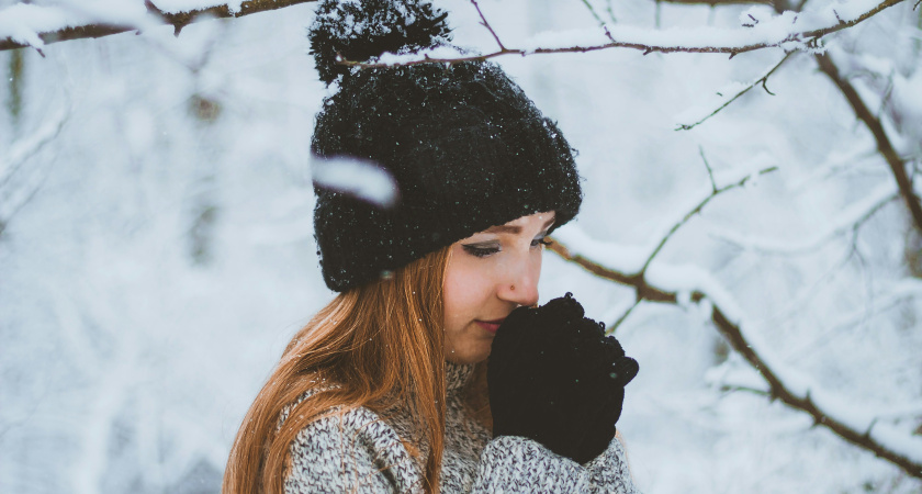 9 шапок, превращающие всех женщин в старых тёток, и модные шапки на осень и зиму