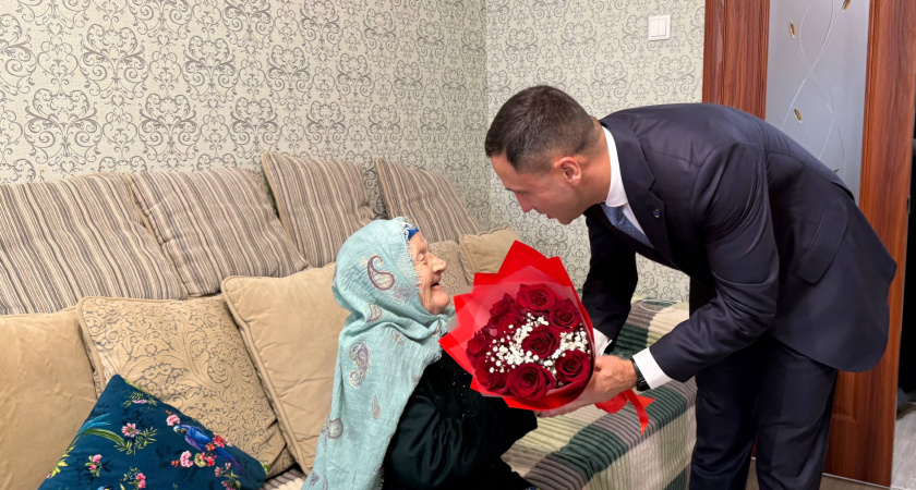 Больше века: в Челнах поздравили ветерана ВОВ с 101-летием