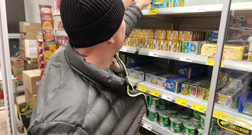 Это масло - фальсификат. В Роскачестве назвали бренды, которые делали масло из растительных жиров вместо сливок