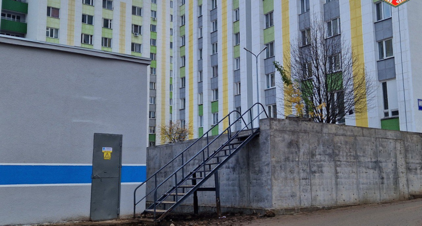 Лестница на месте: завершены ремонтные работы в 23-м комплексе Челнов
