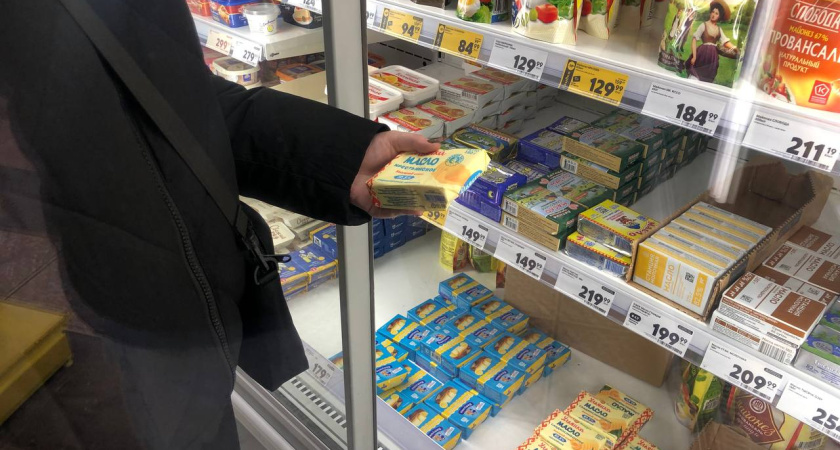 Беру фонарик и иду в магазин: показываю, как с его помощью узнать настоящее сливочное масло