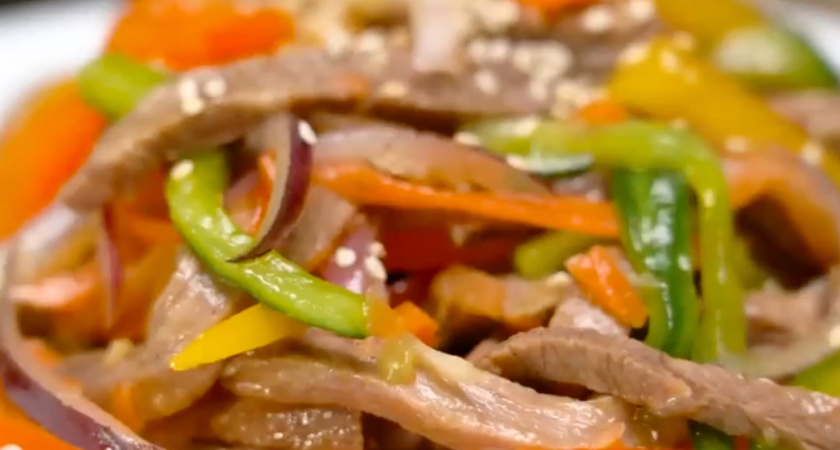 Забудьте про жирное «Оливье» на майонезе: готовлю на Новый год пикантный салат «Восточный» без майонеза