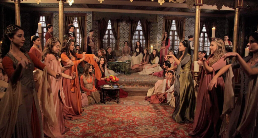 Для чего на шароварах женщин из гарема была широкая прорезь: ответ вас удивит