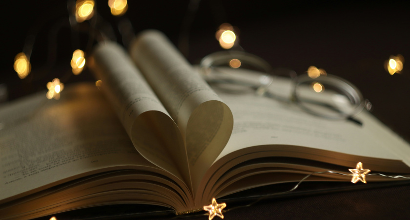 Лишь спустя 40 лет дружбы россиянка наконец-то поняла, почему подруга на каждый праздник дарила ей одни книги