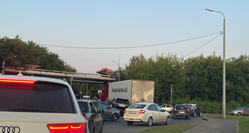 Верховный суд дал окончательный ответ: какой поворотник нужно включать при въезде на кольцо — правый или левый?